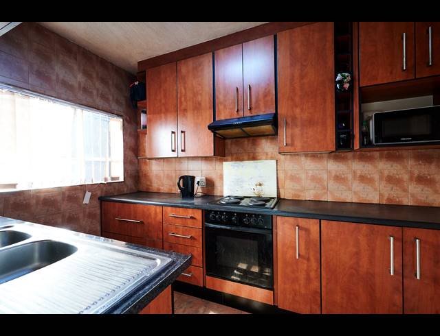 2 BEDROOM APARTMENT FOR SALE IN HALFWAY HOUSE